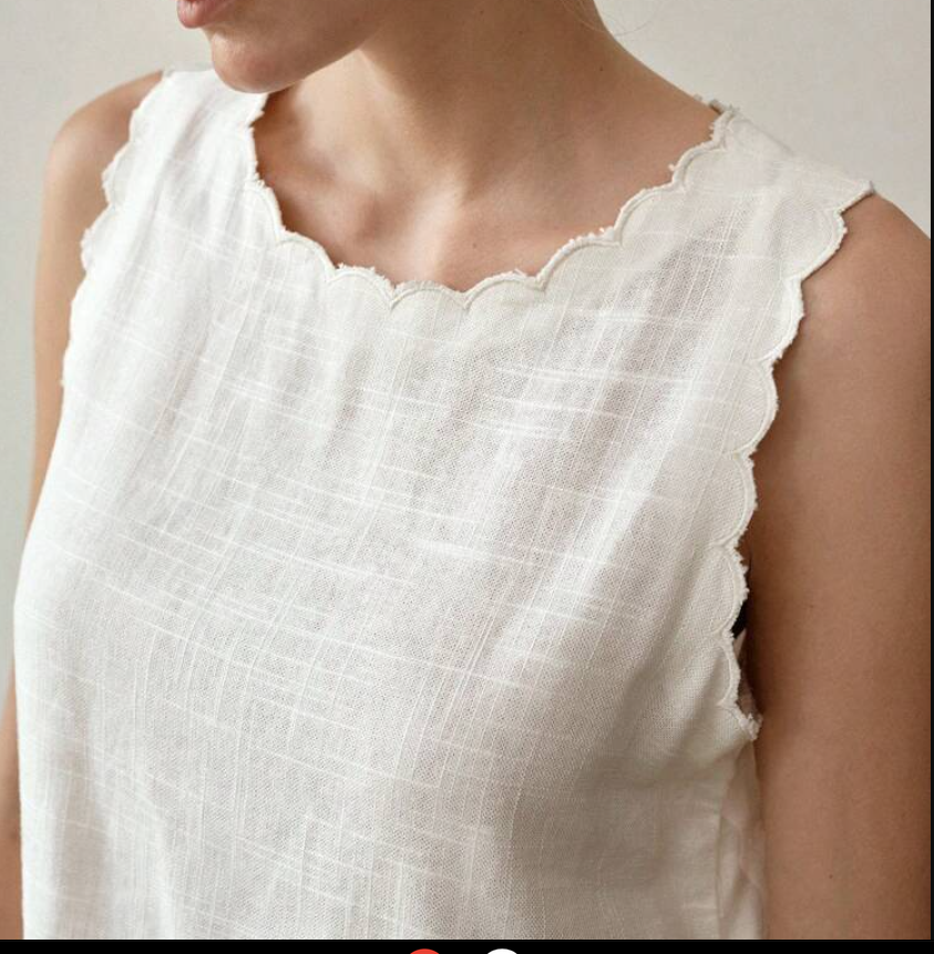 WHITE SCALLOP TOP.